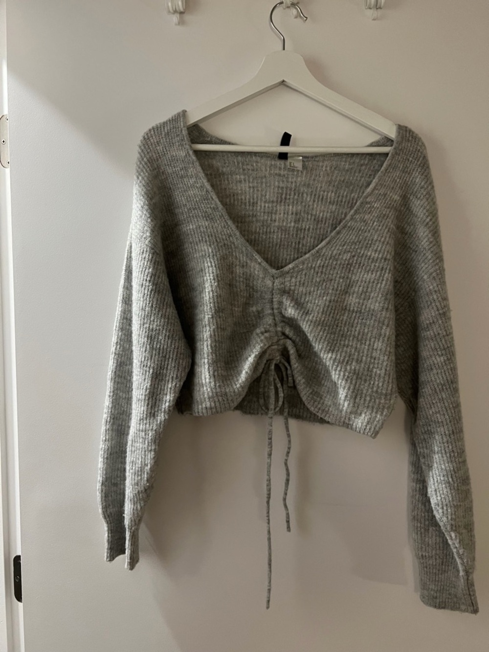 H&M Light Gray V-Neck Drawstring Cropped Sweater